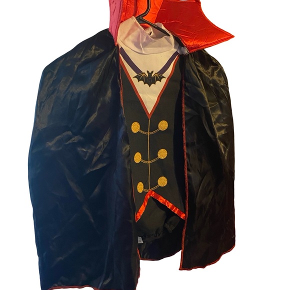 Traditional Vampire Costume with Cape NWOT - Picture 1 of 4